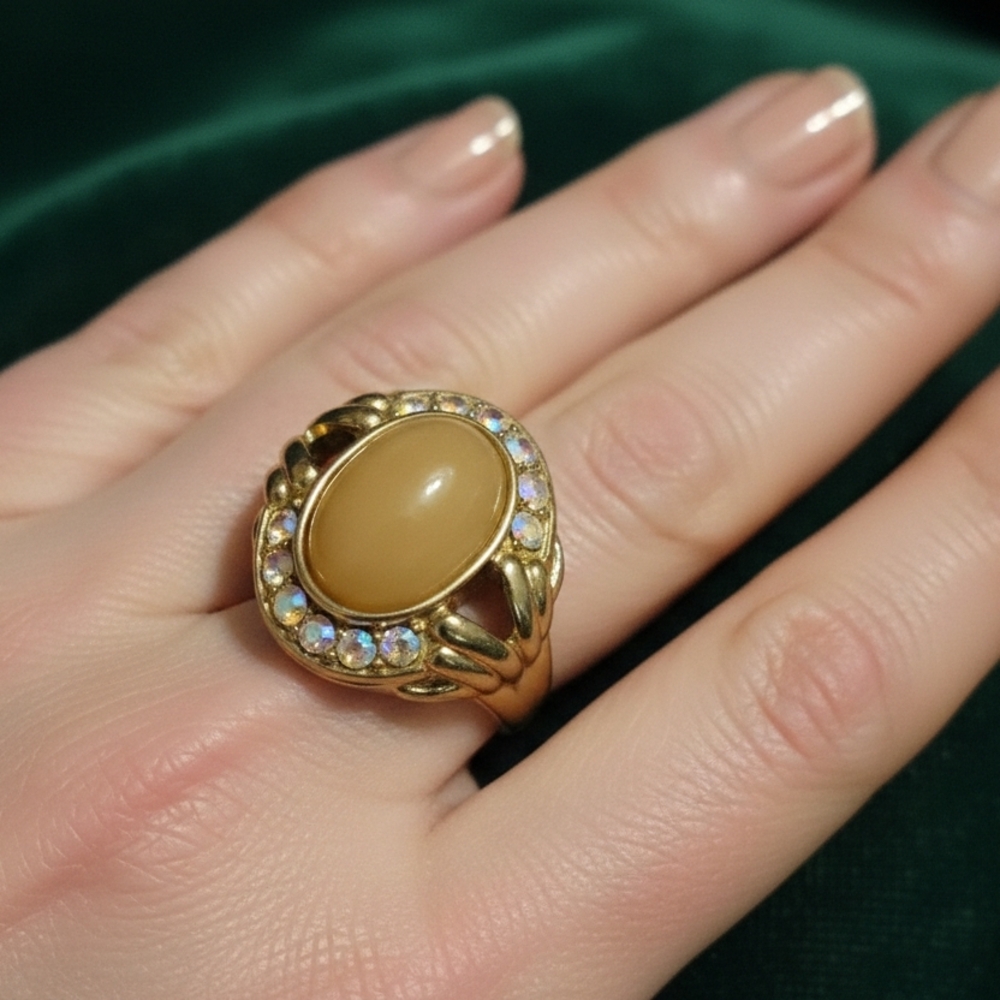 Elegant Gold and Tan Women's Ring